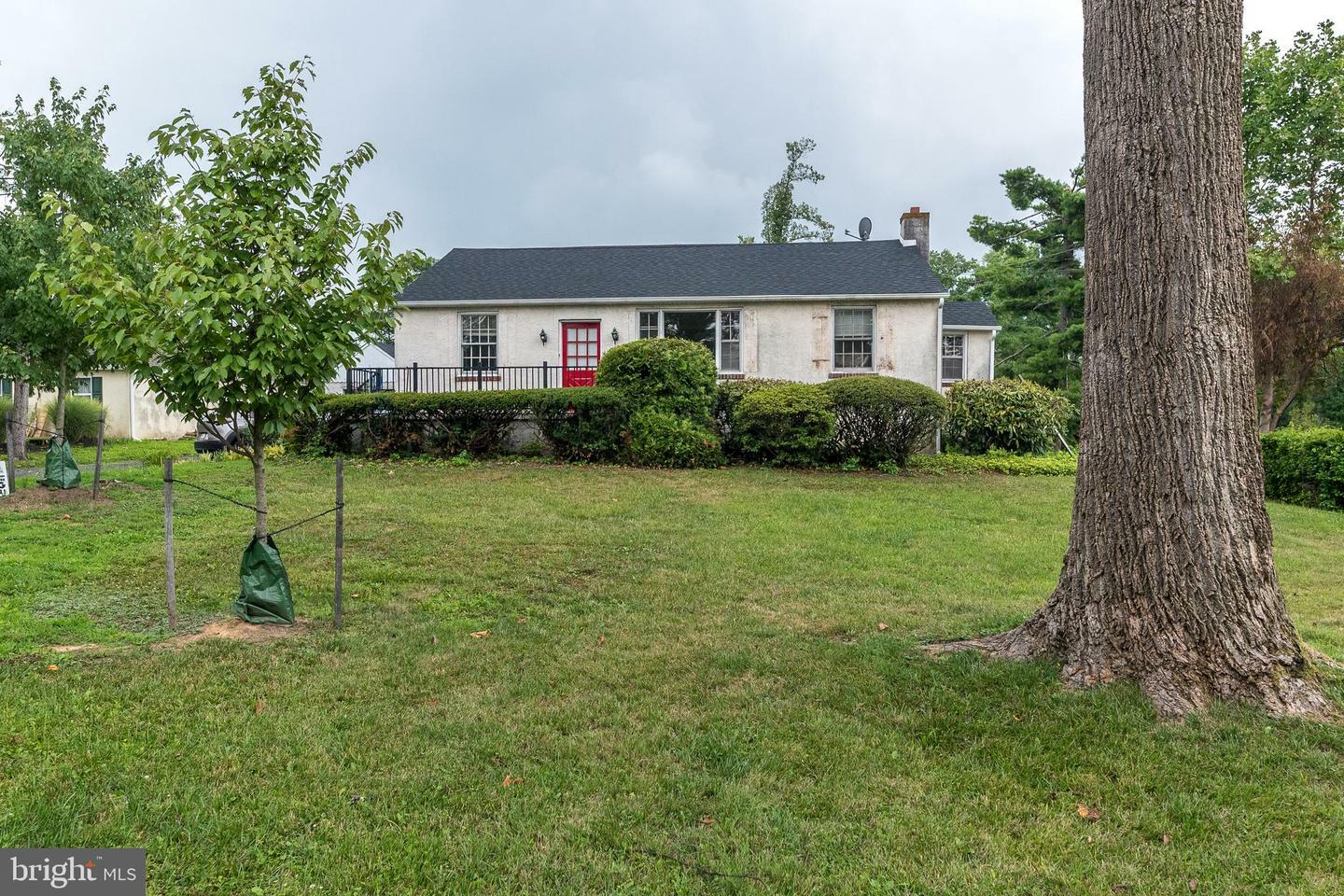 Property Photo:  909 Limekiln Pike  PA 19002 