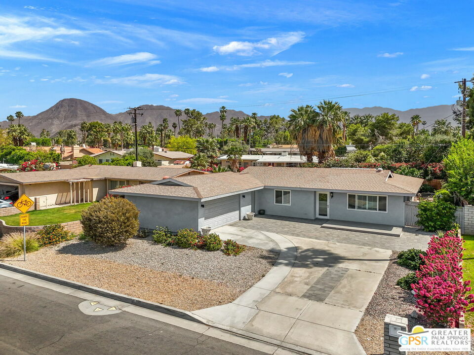 Property Photo:  74035   Fairway Dr  CA 92260 