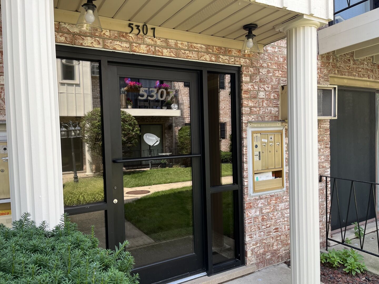 Property Photo: 5307 N Delphia Avenue 307 IL 60656