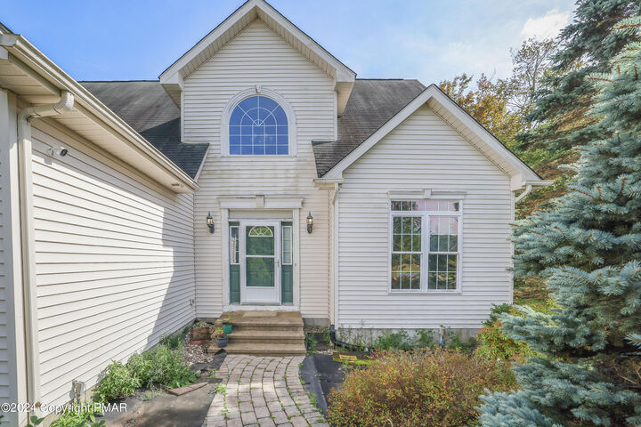 3228 Sussex Drive  Tobyhanna PA 18466 photo