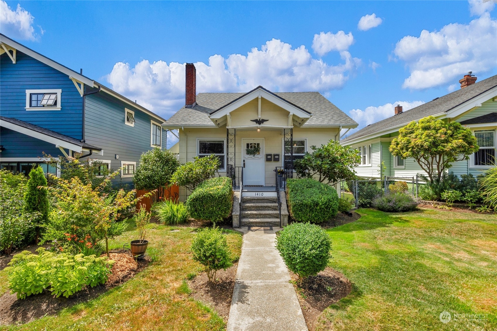 Property Photo:  1410 Hoyt Avenue  WA 98201 