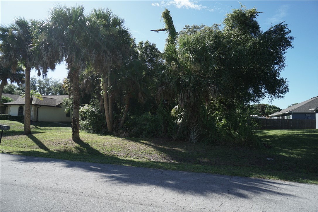 Property Photo:  690 Belfast Terrace  FL 32958 