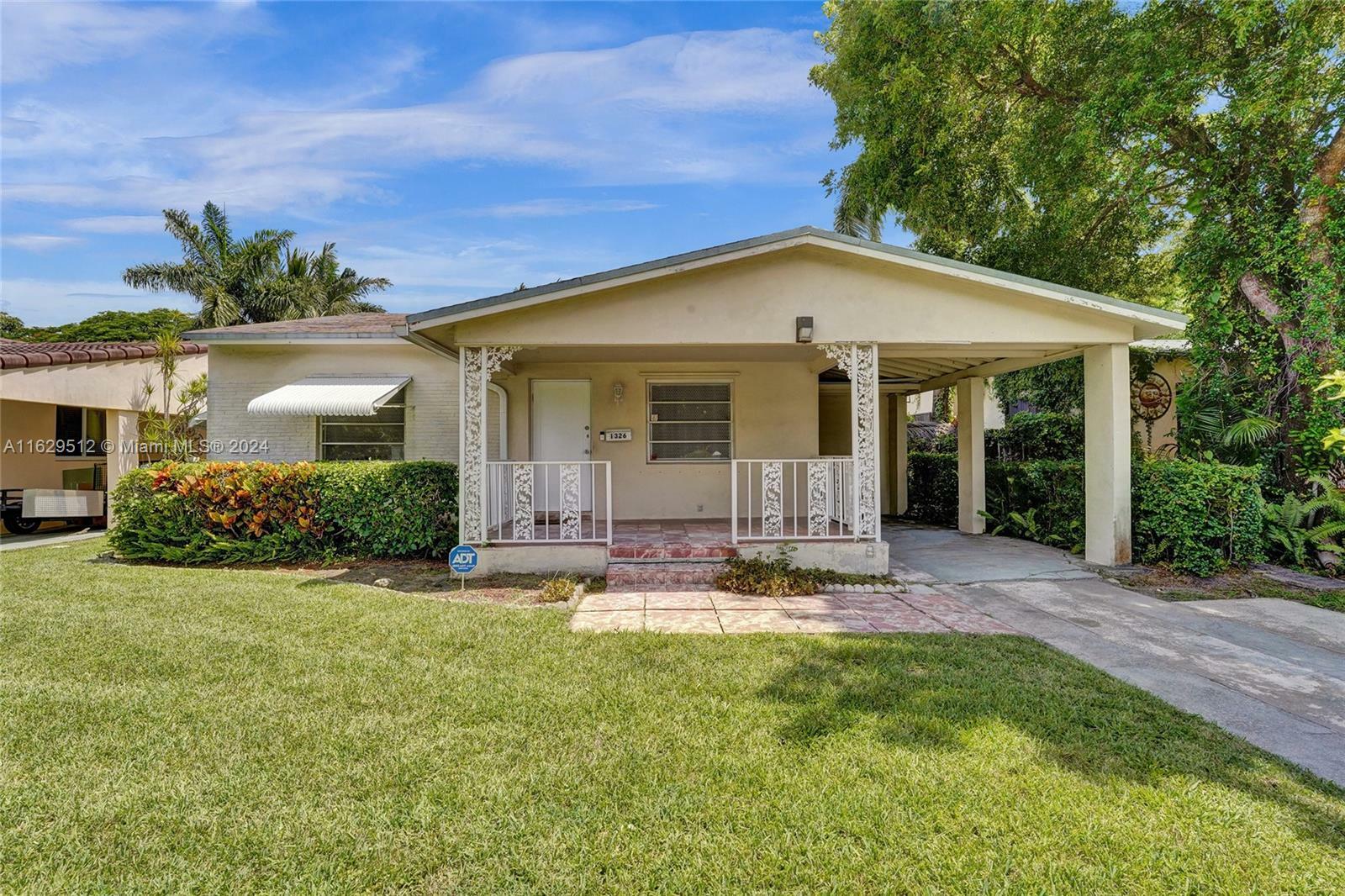 Property Photo:  1326 Jackson St  FL 33019 