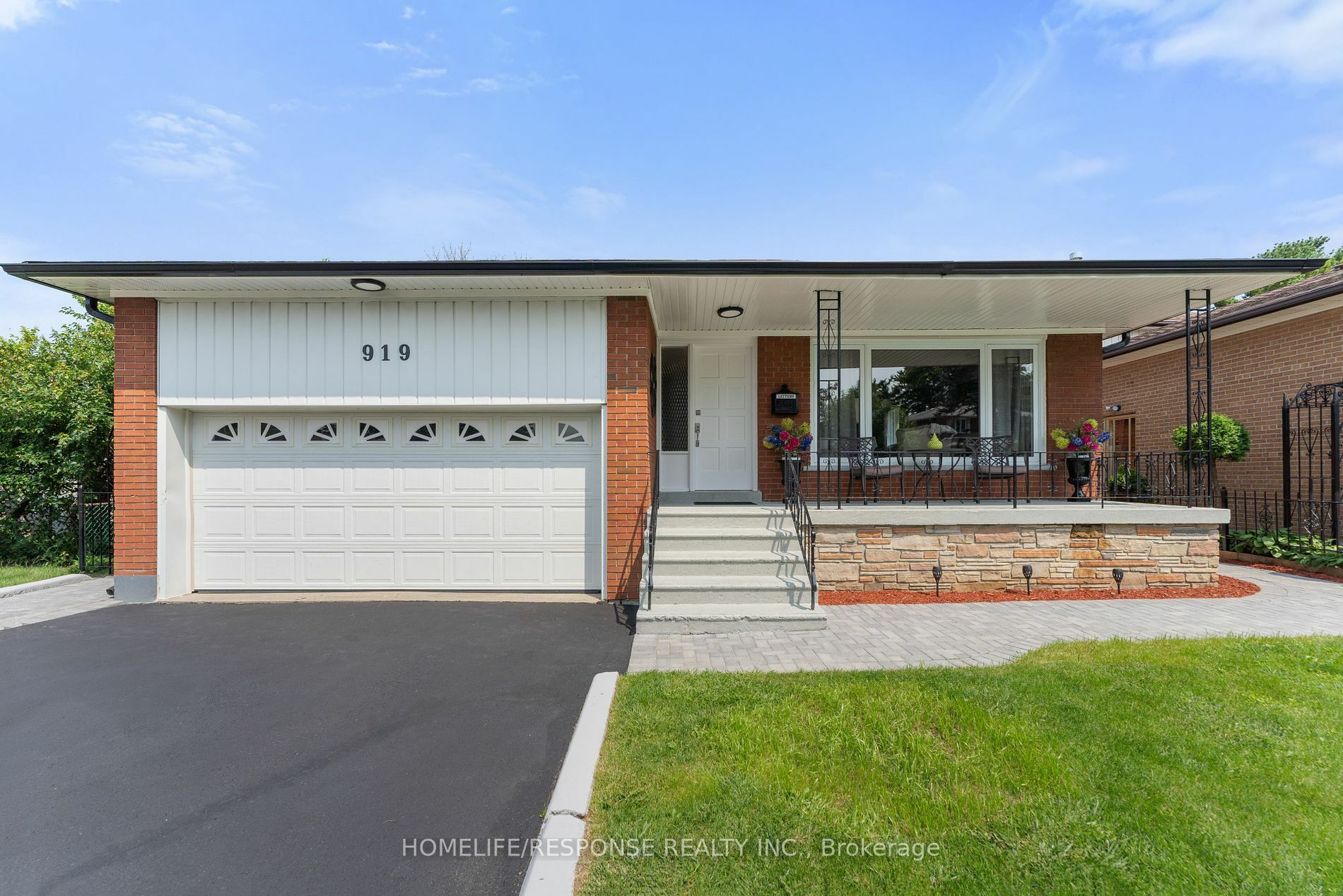 919 Streamway Cres  Mississauga ON L4Y 2P3 photo