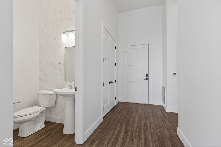 Property Photo:  1155 S Rangeline Road 501  IN 46032 