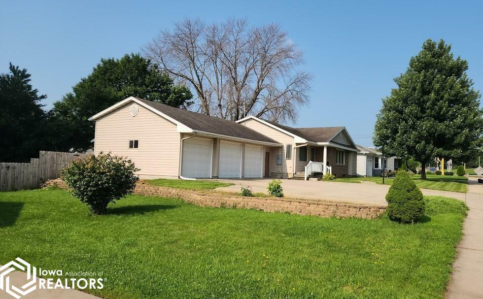 Property Photo:  813 4th Street  IA 50401 