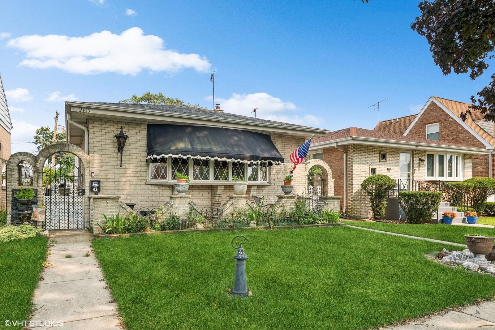 Property Photo:  2615 N Spruce Street  IL 60171 