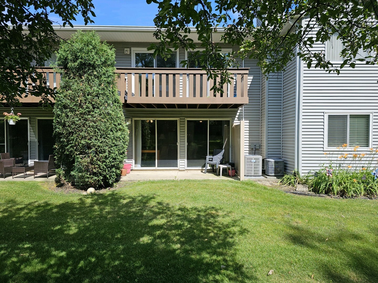 Property Photo:  612 Mallard Court B1  IL 60103 