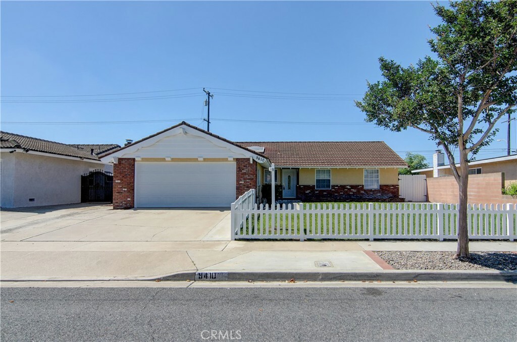 Property Photo:  9410 La Colonia Avenue  CA 92708 