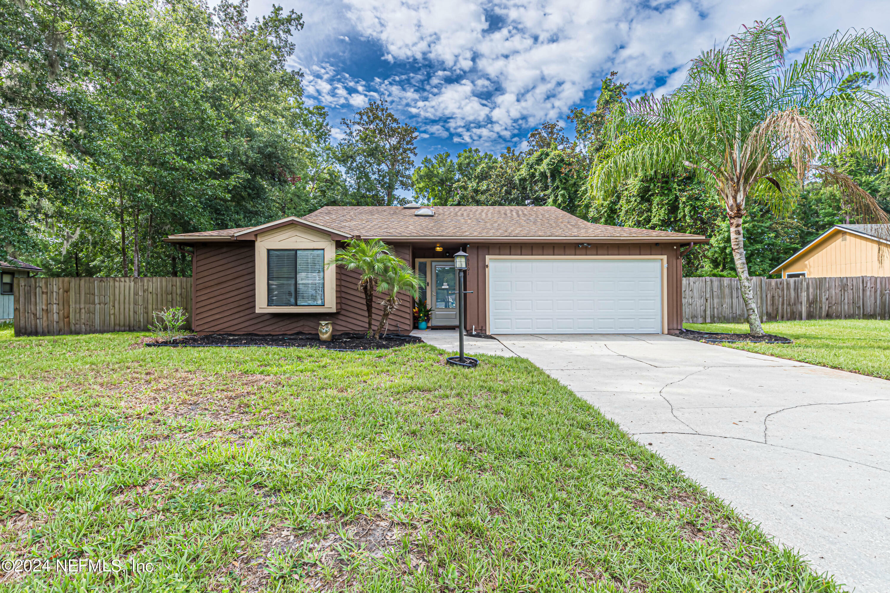 Property Photo:  6301 Island Forest Drive  FL 32003 