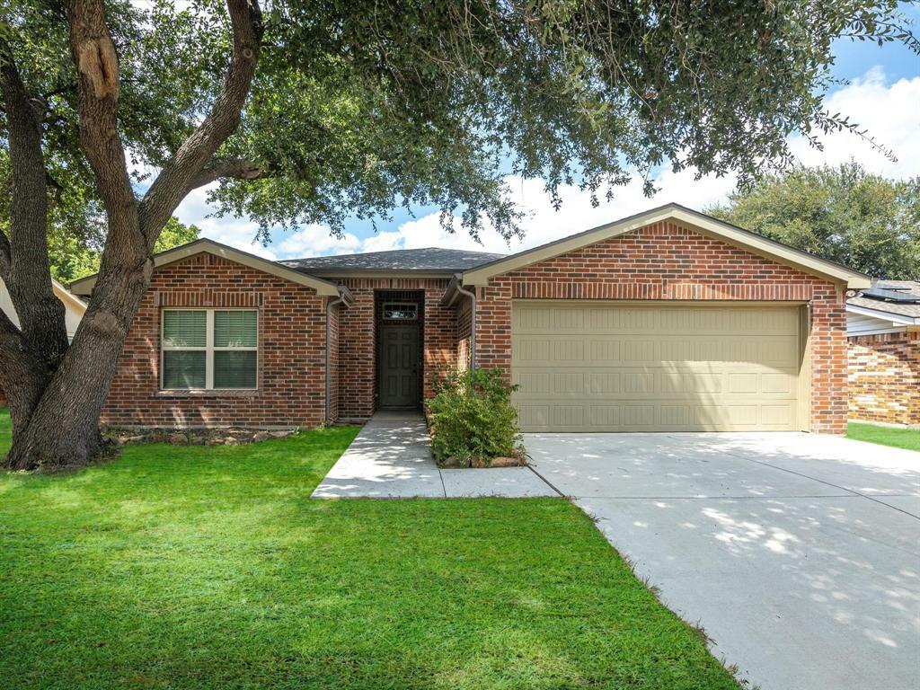 Property Photo:  508 Edwards Drive  TX 76179 