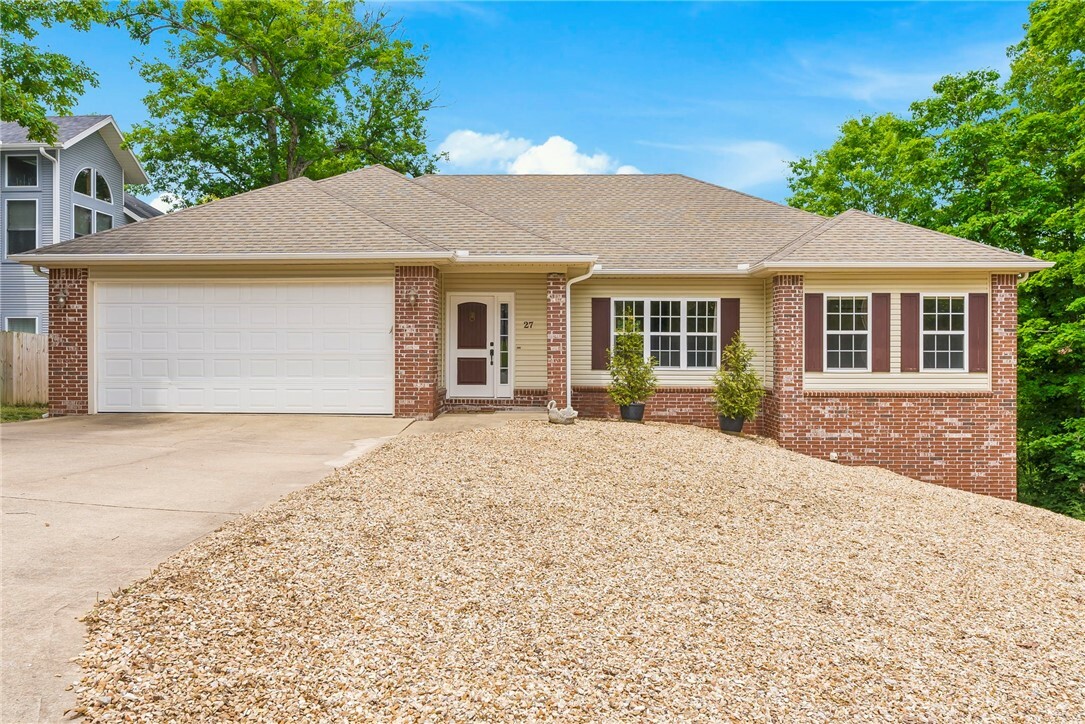 Property Photo:  27 Marlborough Drive  AR 72714 