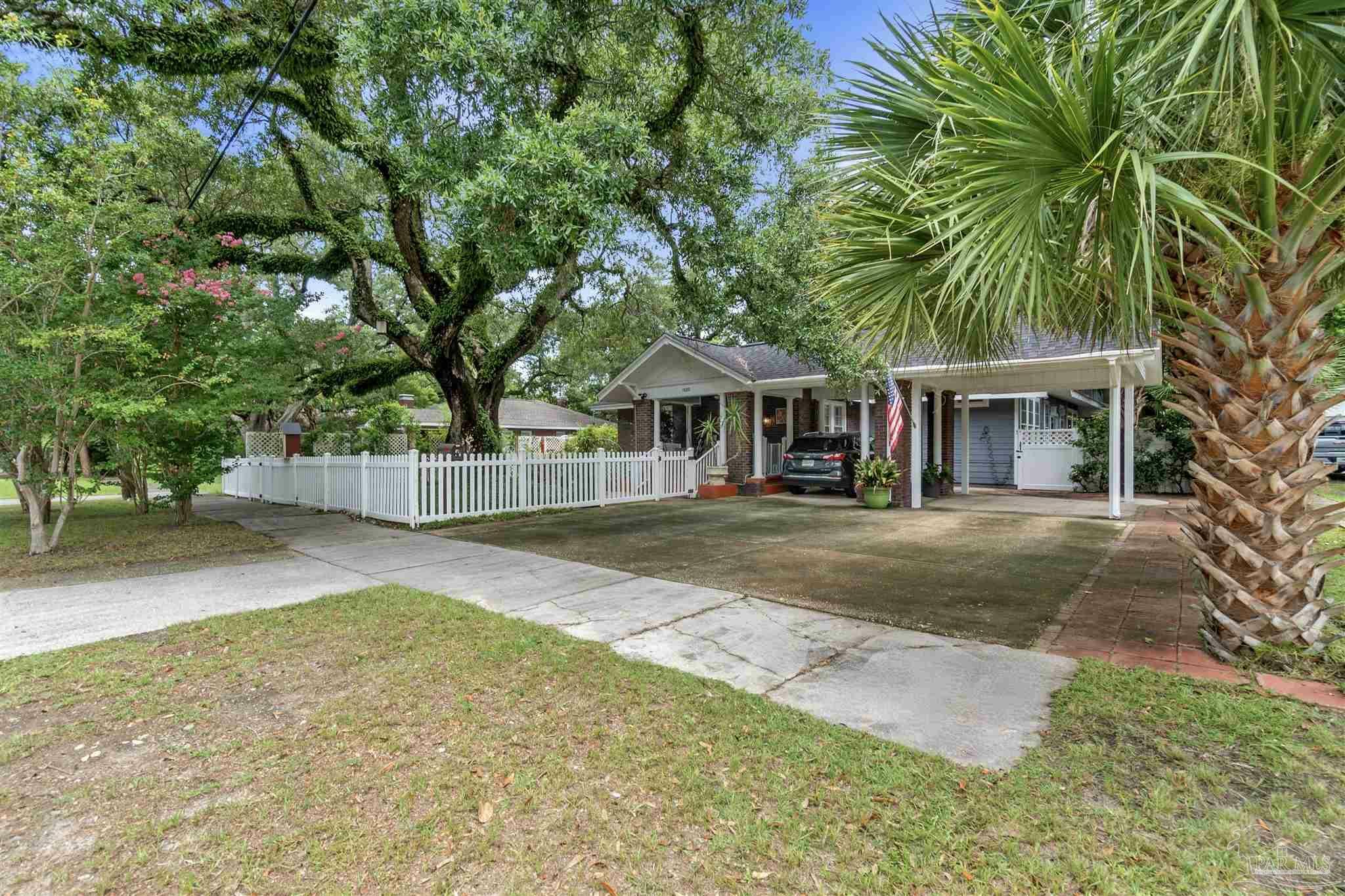 Property Photo:  1020 E Brainerd St  FL 32503 