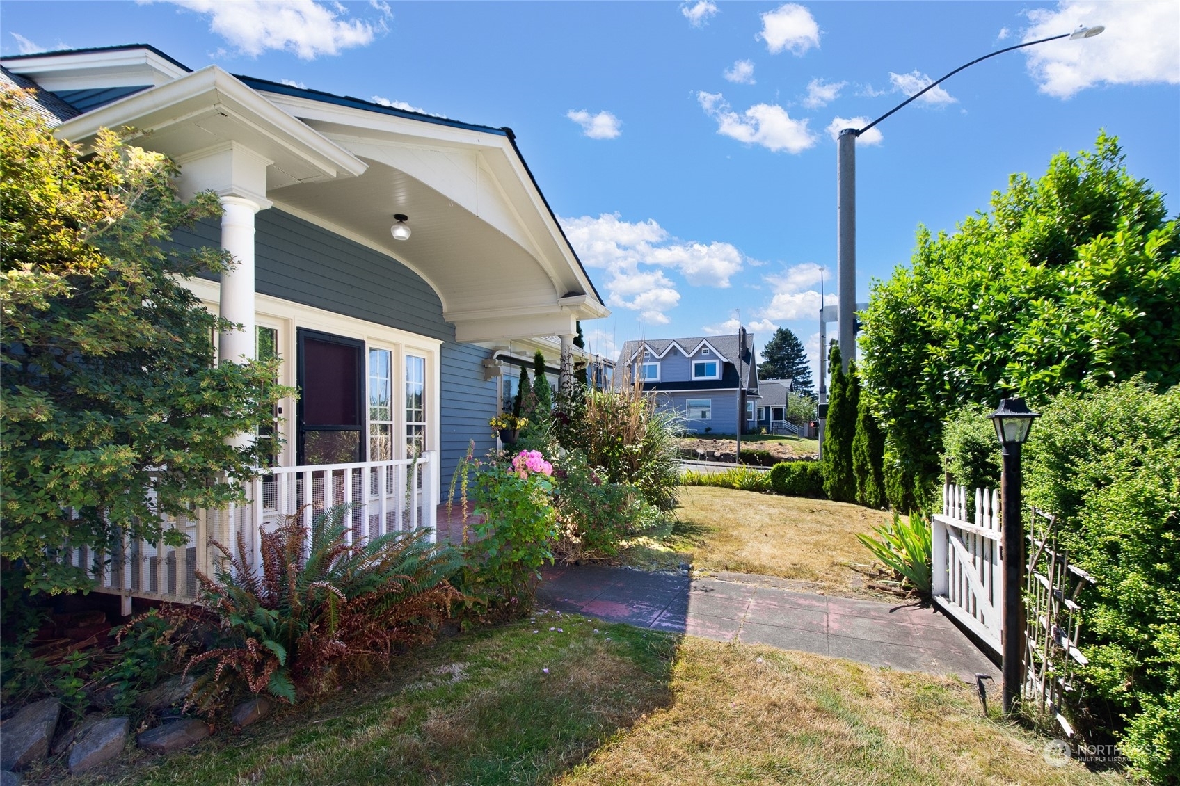 Property Photo:  1204 Wall Street  WA 98201 