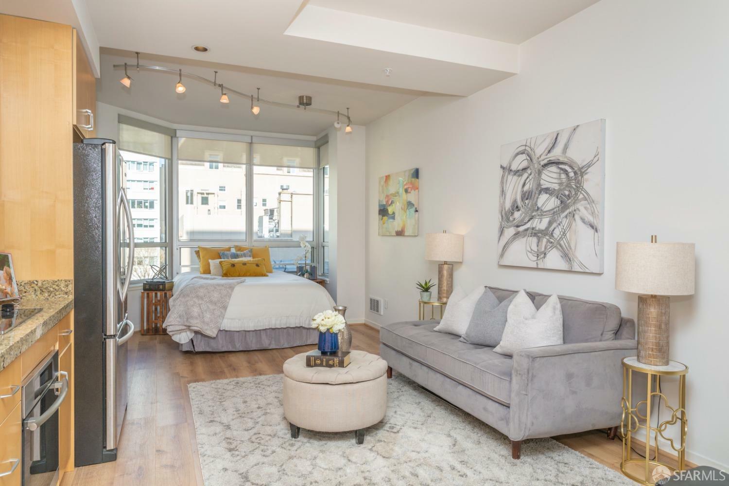 Property Photo:  750 Van Ness Avenue 402  CA 94102 