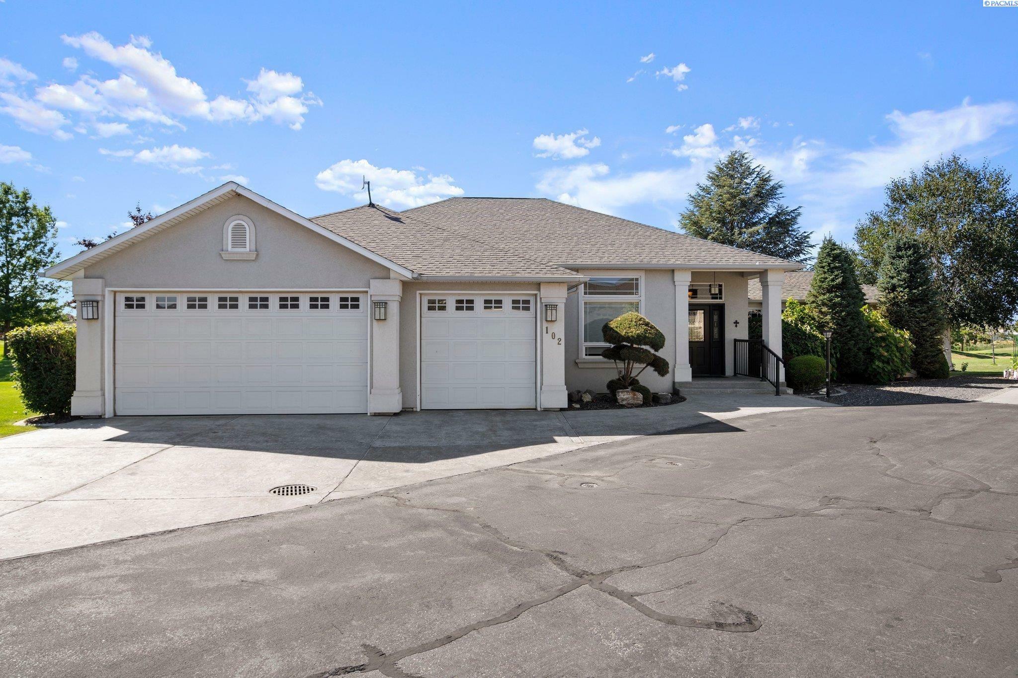 Property Photo:  102 Berkshire Lane  WA 99301 