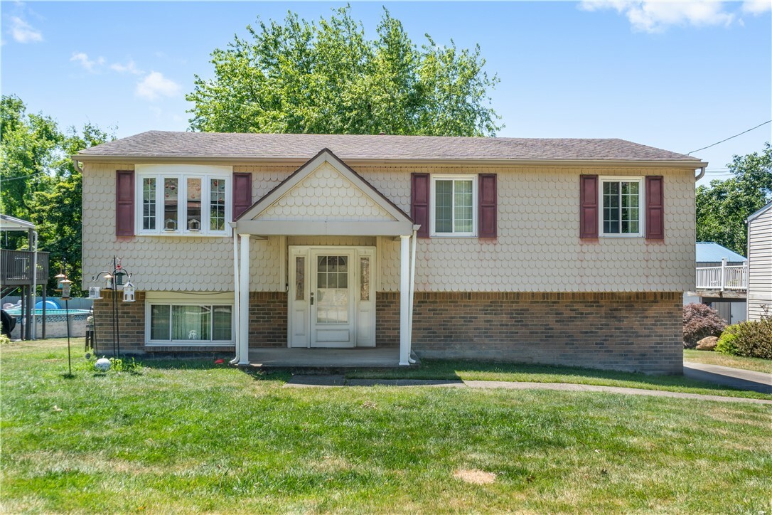 Property Photo: 823 Maple Ave PA 15137