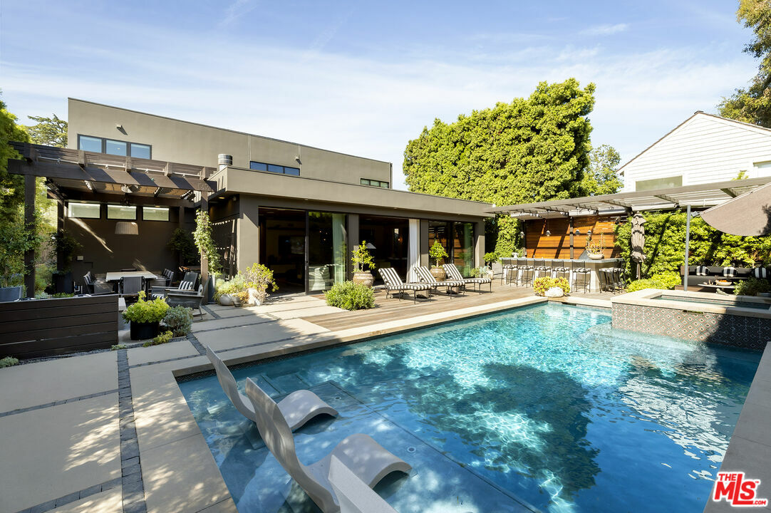 Property Photo:  2852   Forrester Dr  CA 90064 