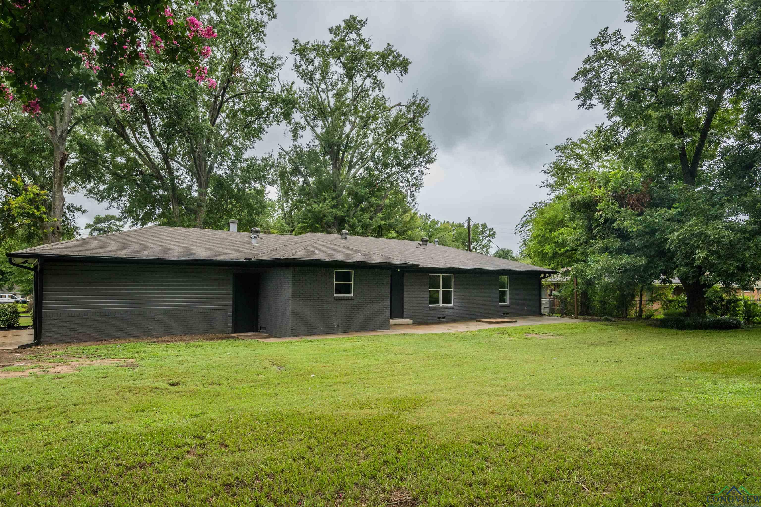 Property Photo:  501 Woodcrest Ln  TX 75601 