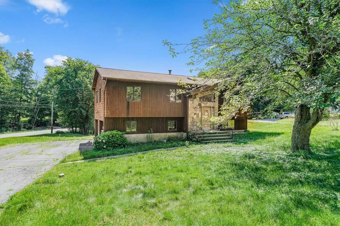 Property Photo:  3 Burrow Drive  NY 10930 