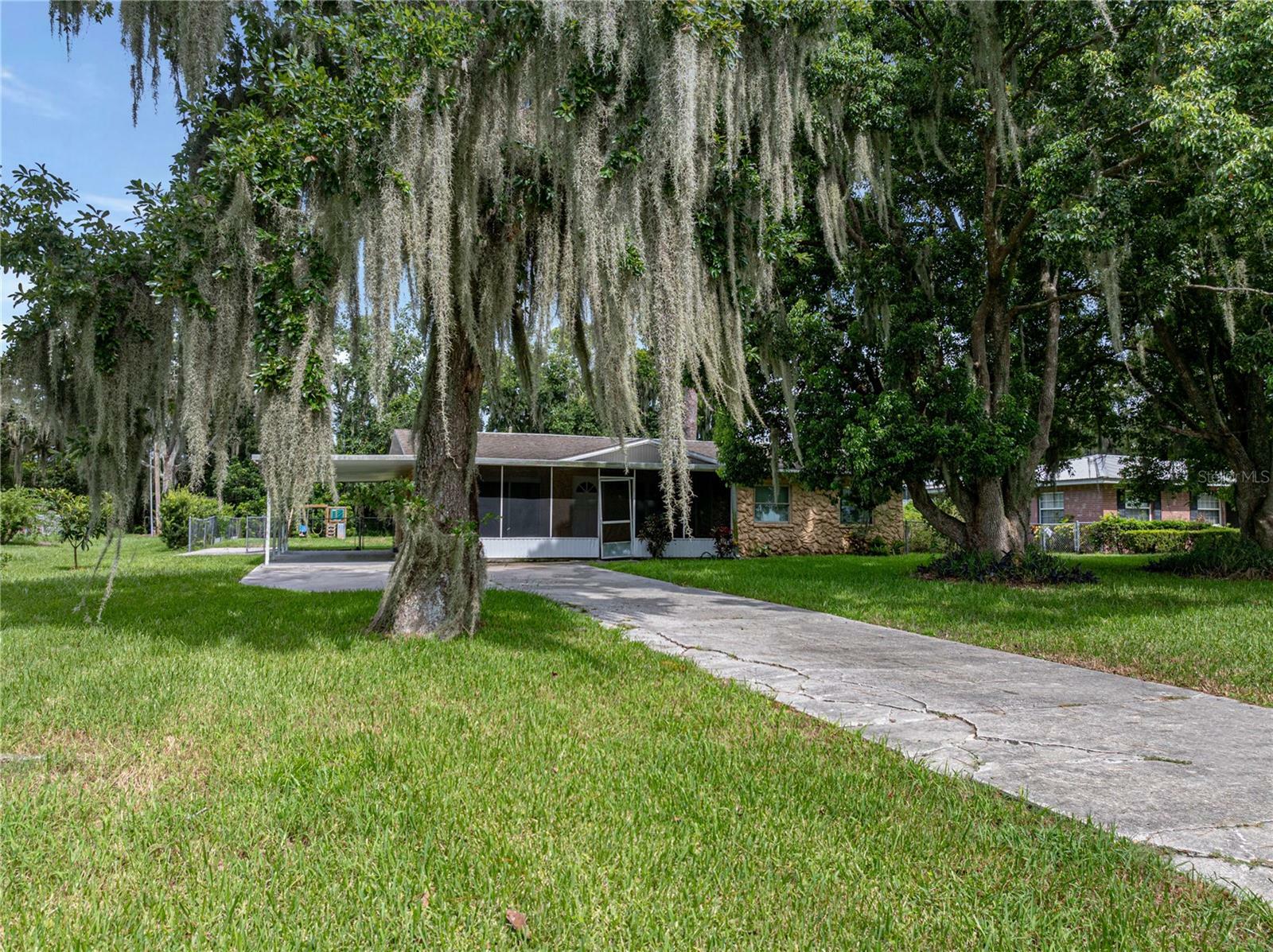 Property Photo:  1519 E Lake Parker Drive  FL 33801 