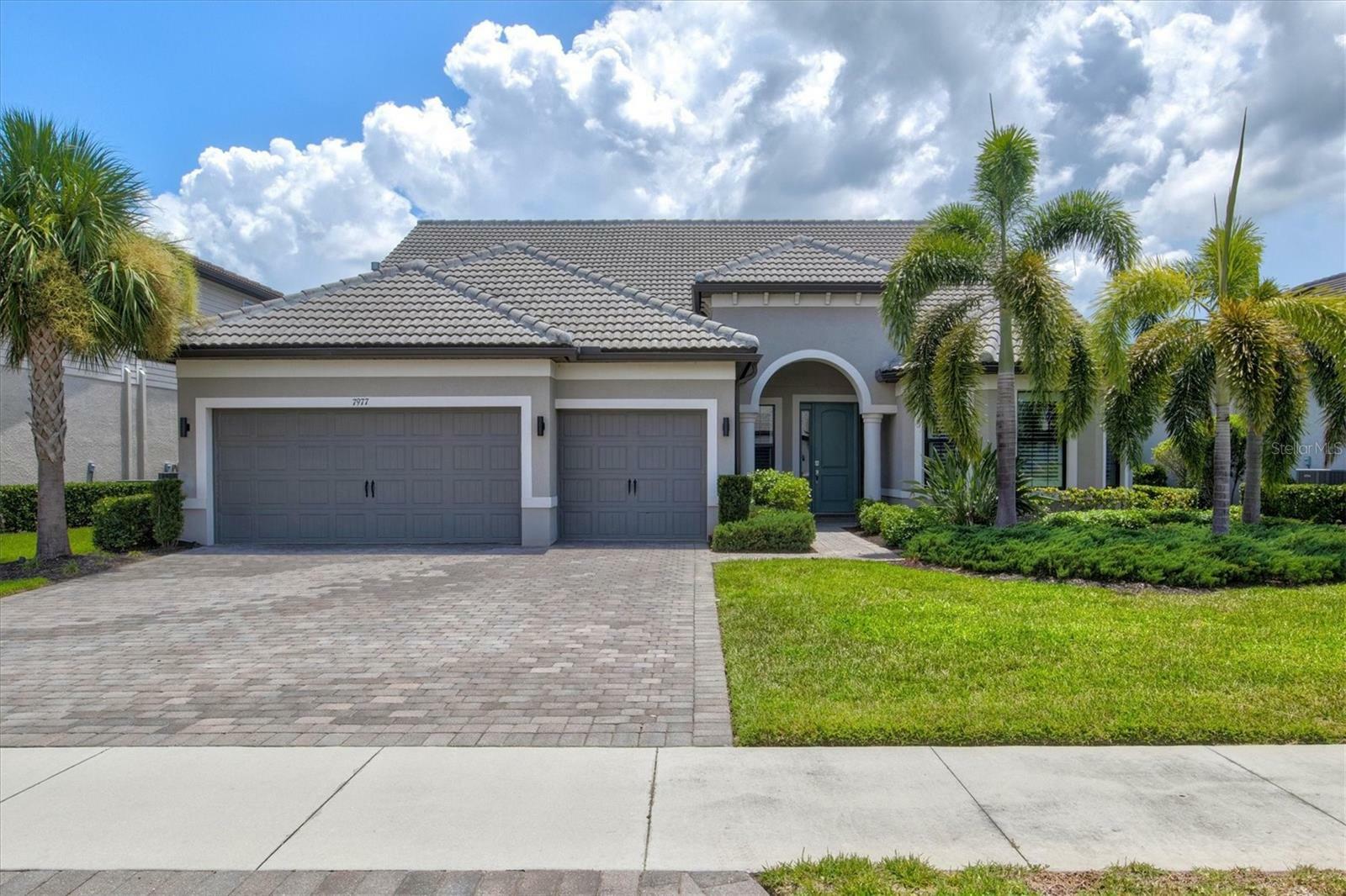 Property Photo:  7977 Grande Shores Drive  FL 34240 