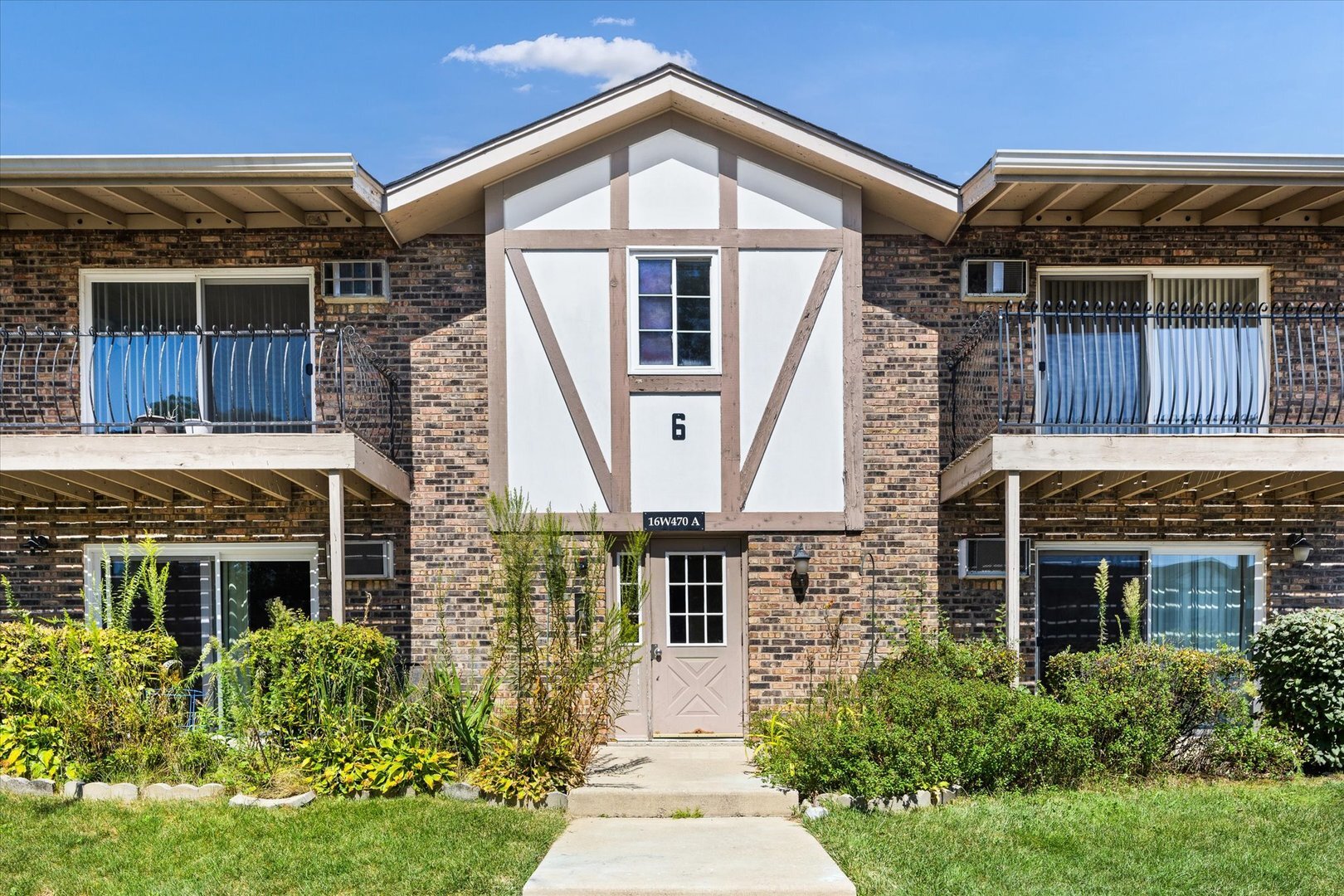 Property Photo:  16W470 Lake Drive 104  IL 60527 