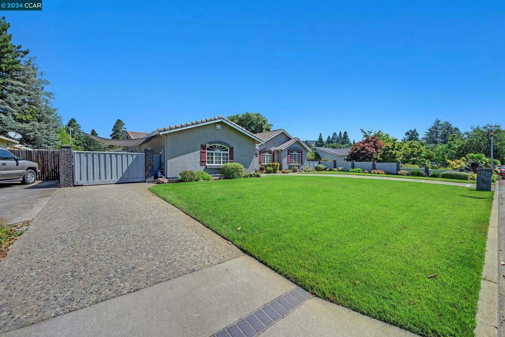 Property Photo:  506 Walnut Ct  CA 94534-1548 