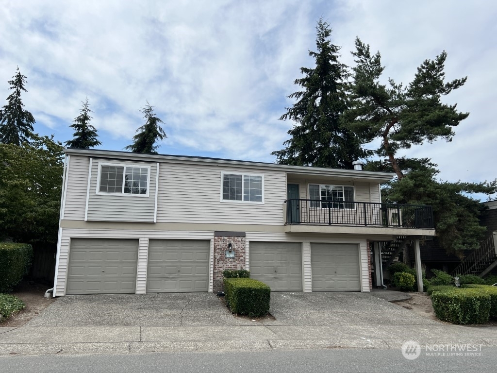 Property Photo:  14309 NE 7th Place 4  WA 98007 