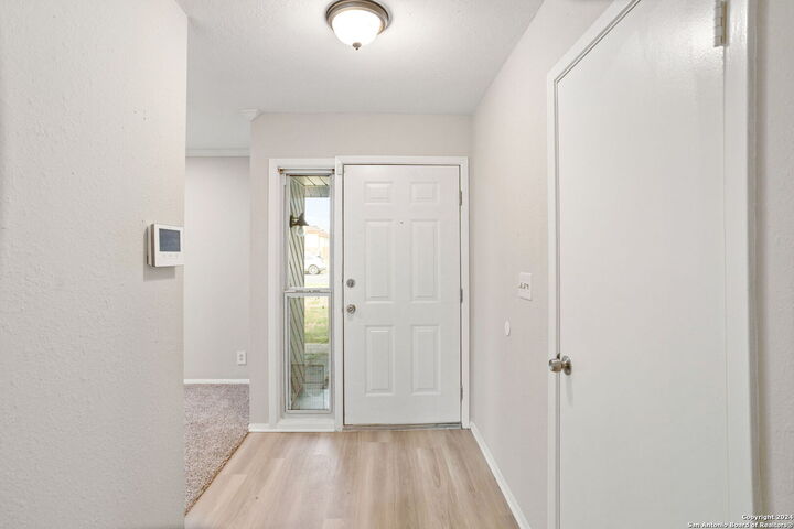 Property Photo: 5986 Midcrown Dr TX 78218