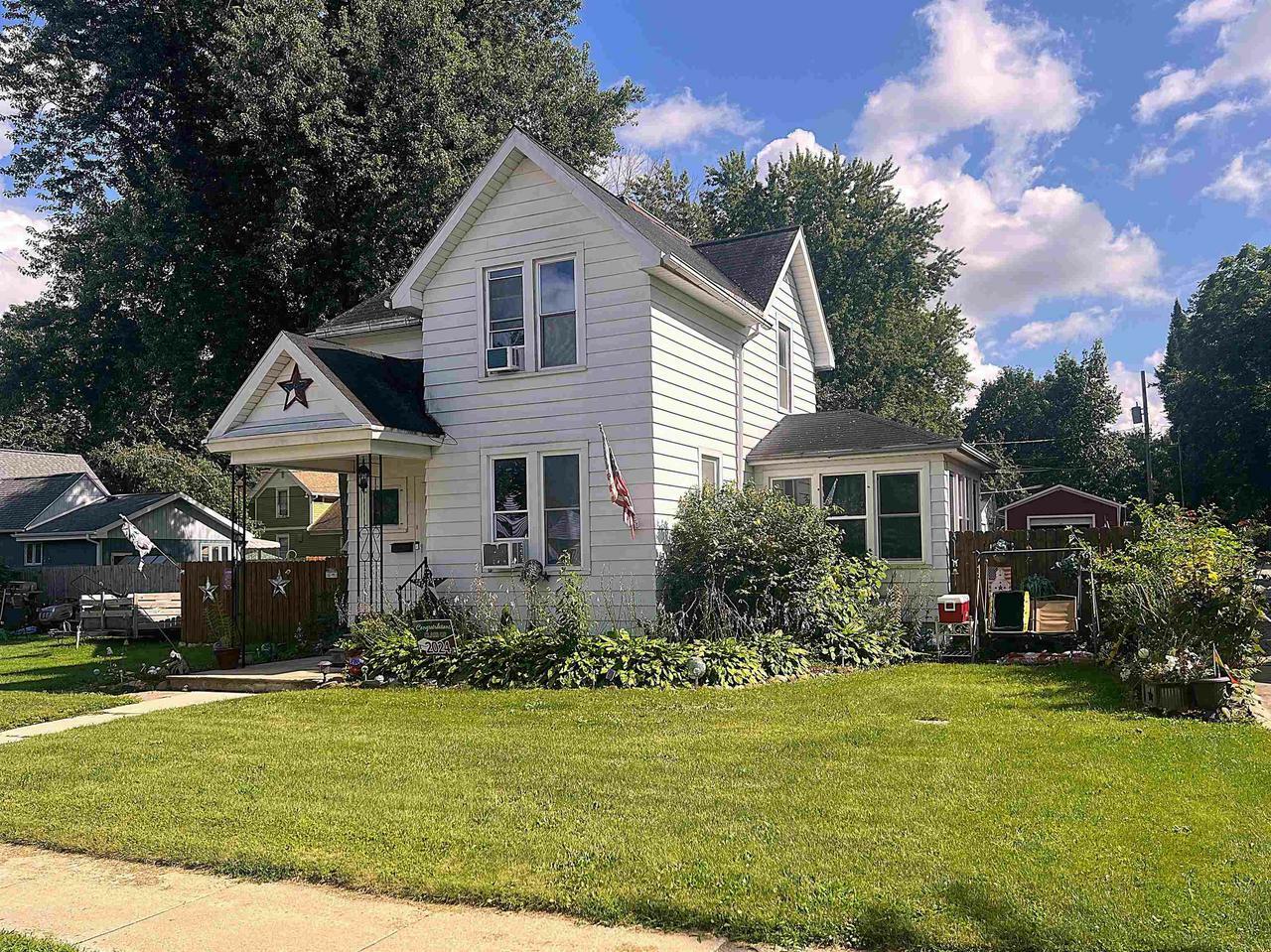 Property Photo:  218 East Moore Street  WI 54923 