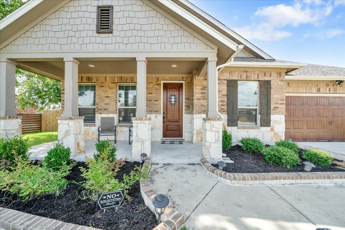 Property Photo:  1303 Knowles Drive  TX 78634 