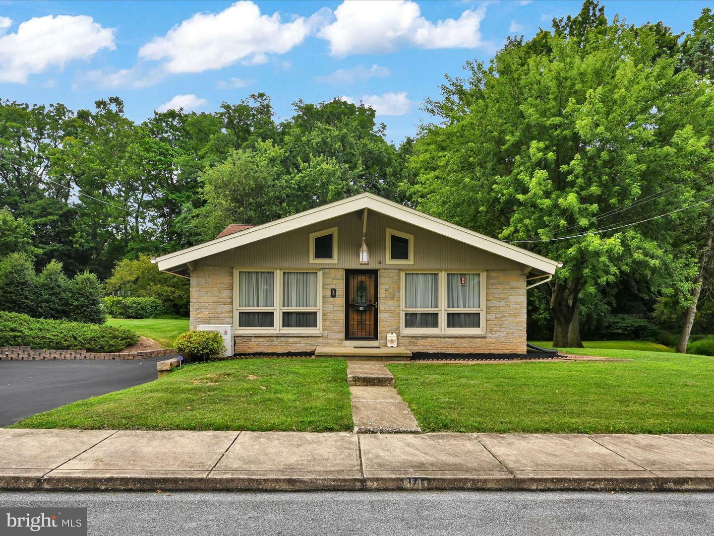 Property Photo:  614 Pointview Avenue  PA 17522 