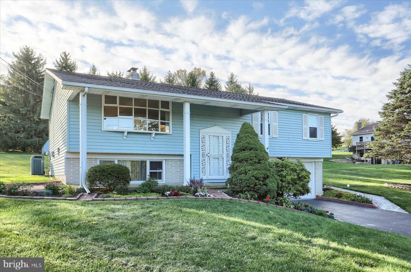 Property Photo:  1080 Manor Road  PA 17366 