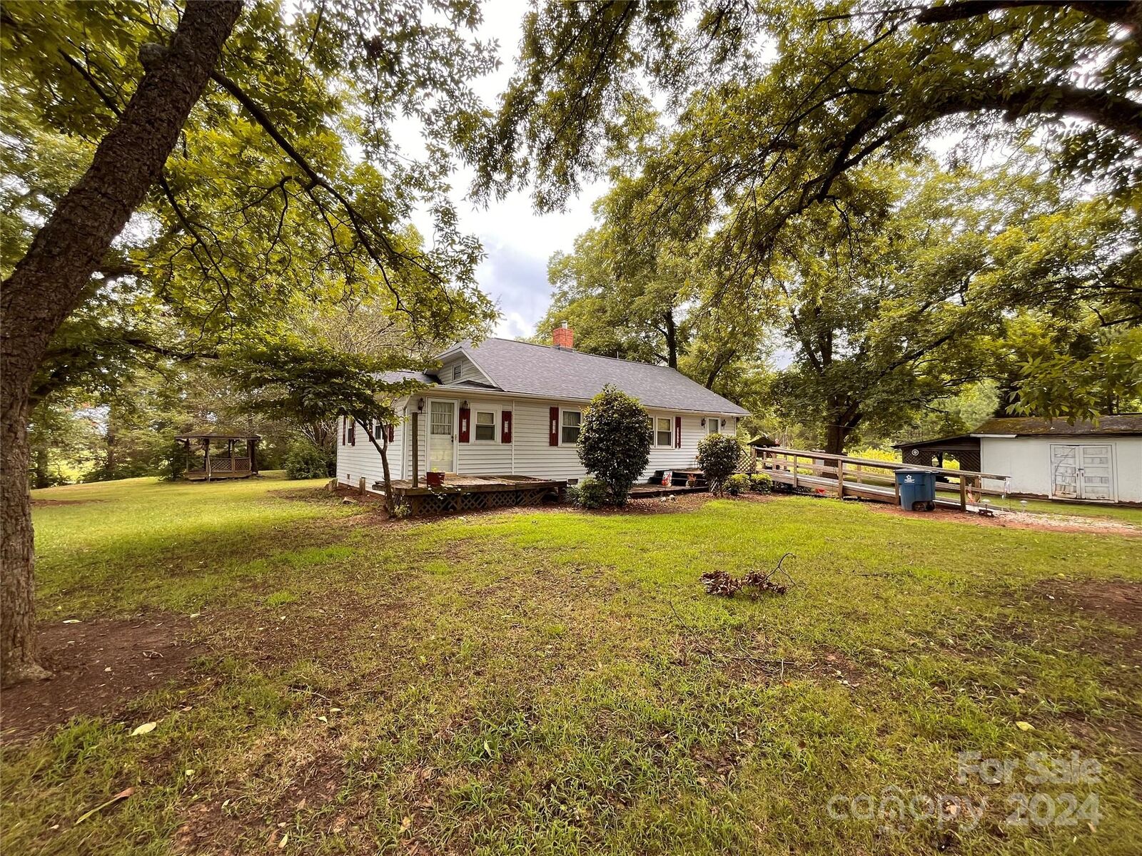 Property Photo: 615 Irish Potato Road NC 28025
