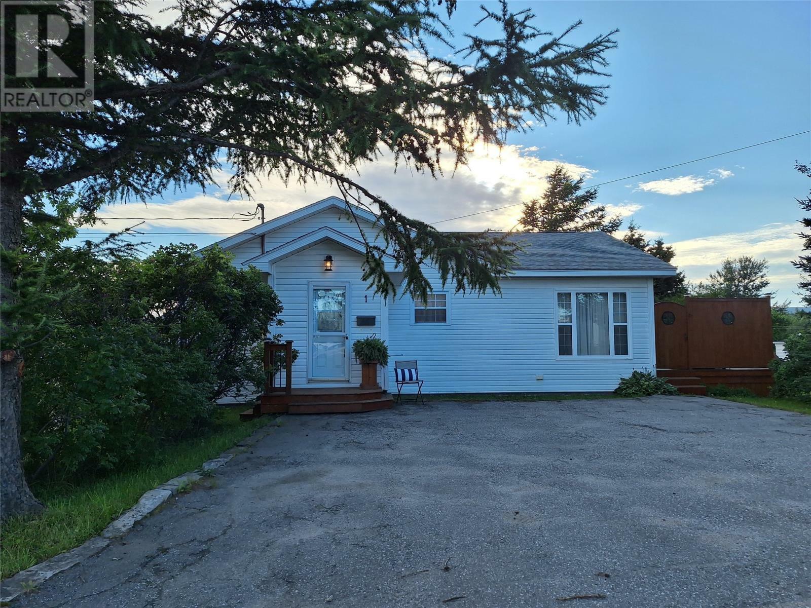 Property Photo:  1 Empire Avenue  NL A2N 1X4 