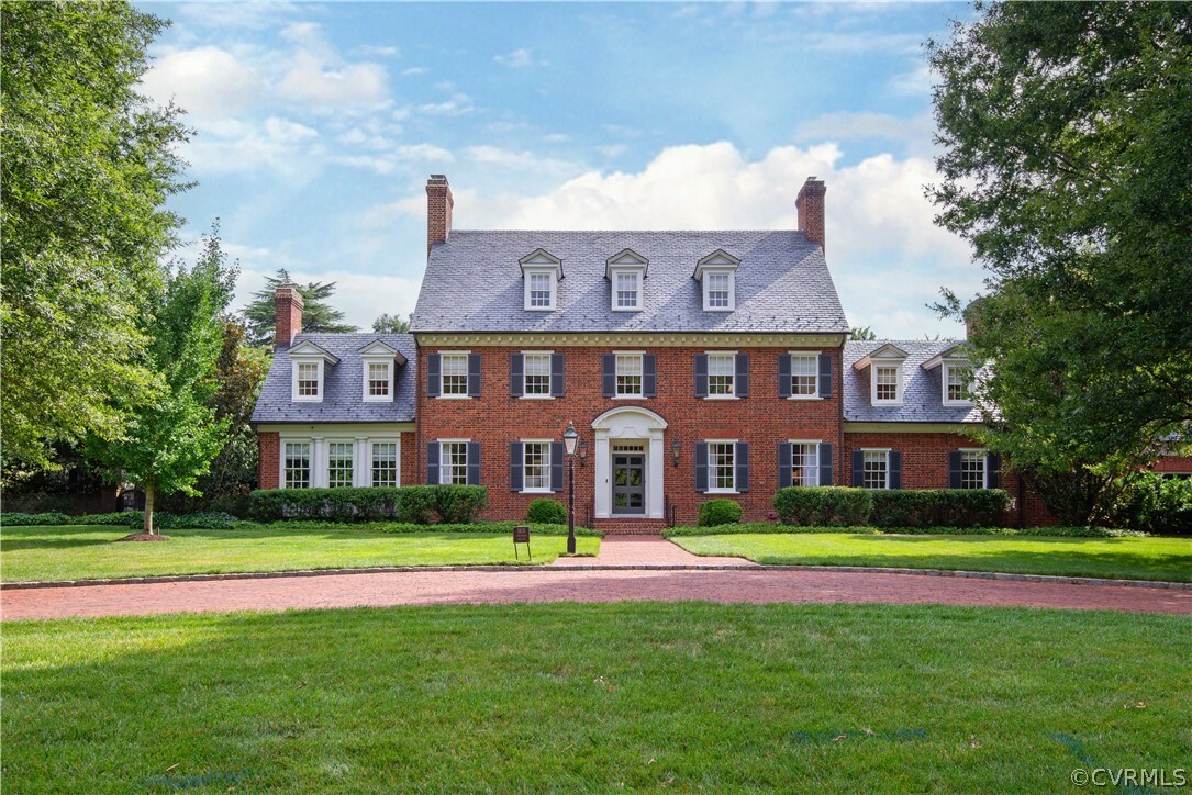 Property Photo: 5105 Stratford Crescent VA 23226