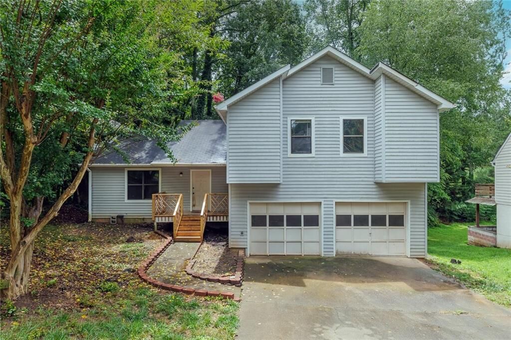 Property Photo:  1440 Glynn Oaks Drive SW  GA 30008 