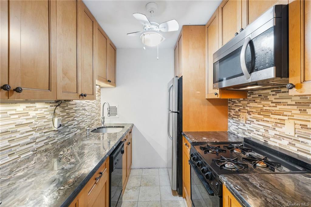 Property Photo:  38 Fourth Avenue 2A  NY 10960 