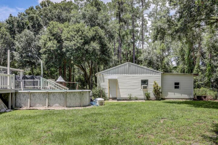 Property Photo:  2105 Creekwood Run  FL 33809 