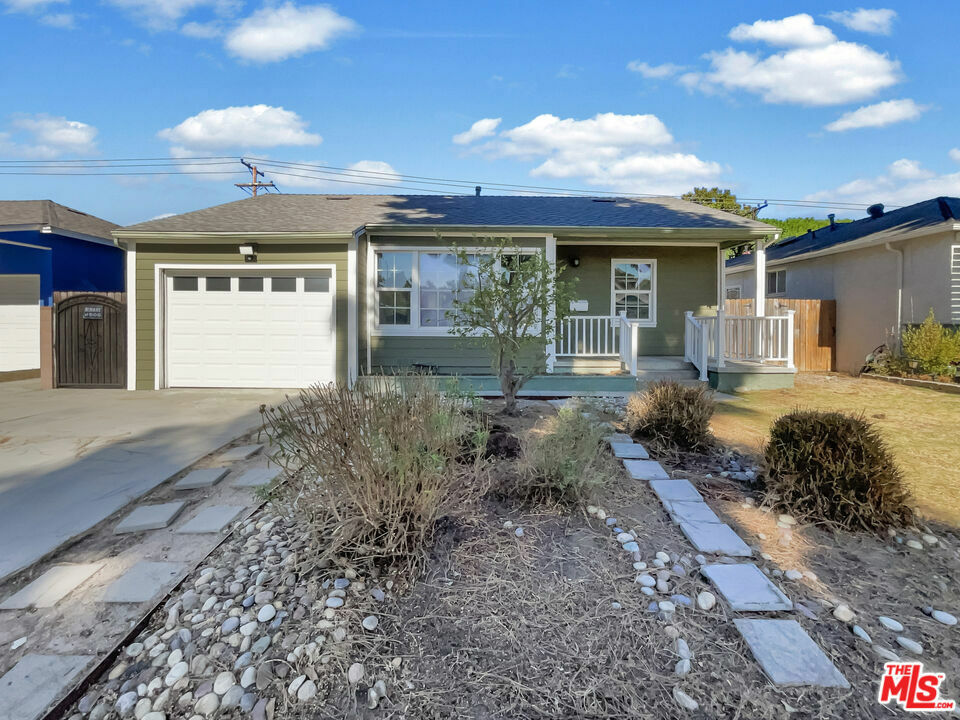 Property Photo:  5712 Oliva Avenue  CA 90712 