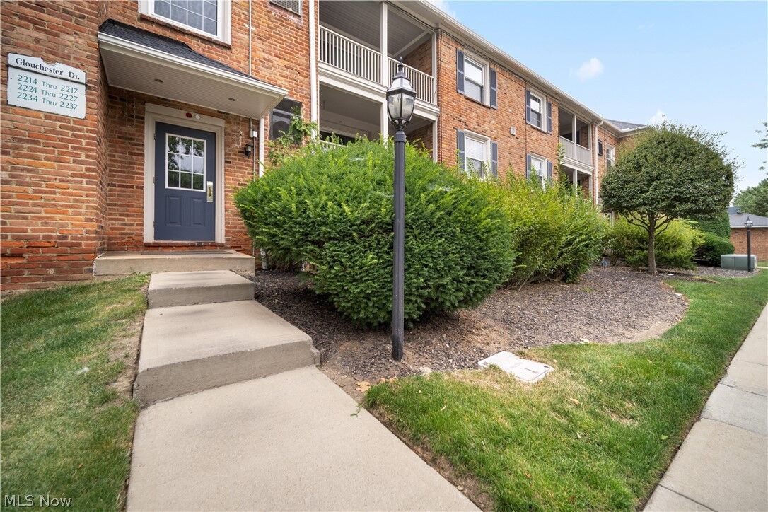 Property Photo:  2225 Glouchester Drive  OH 44124 