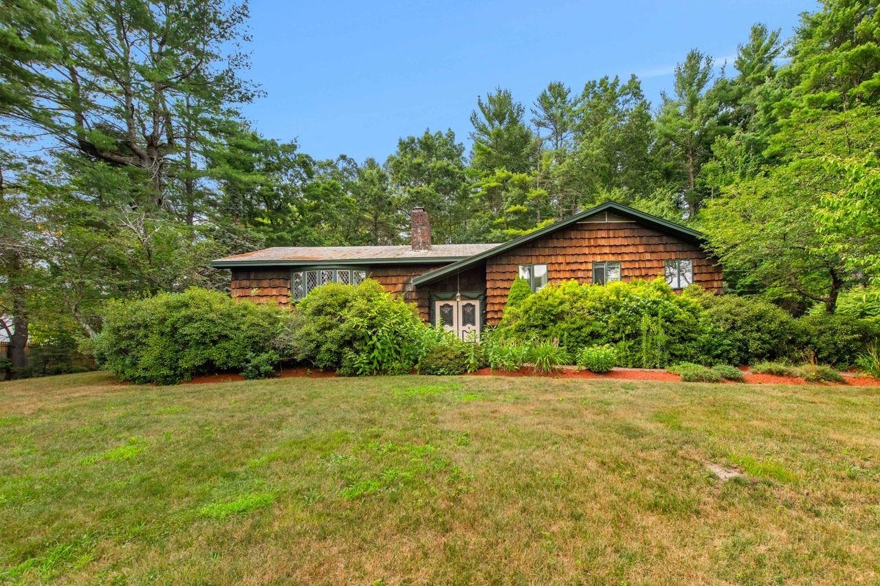 Property Photo:  3 Woodland Drive  NH 03053 