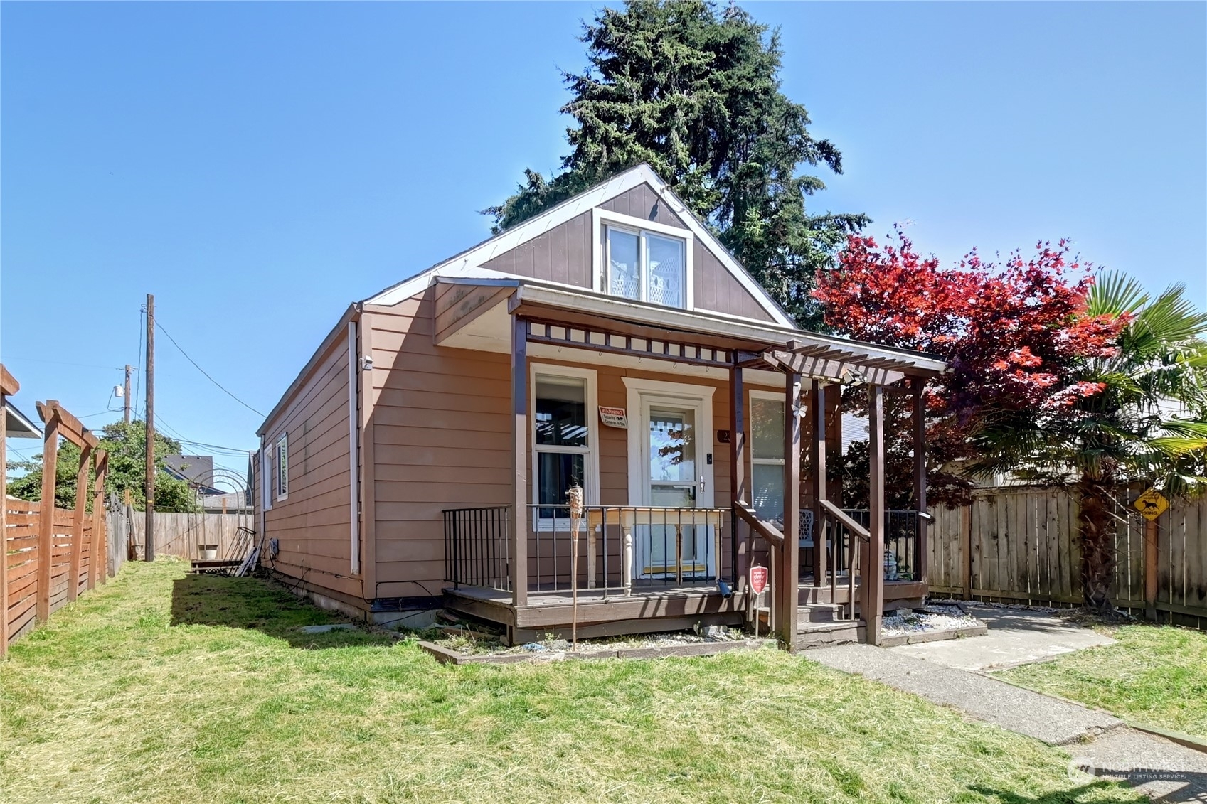 Property Photo:  2327  Harrison Avenue  WA 98201 