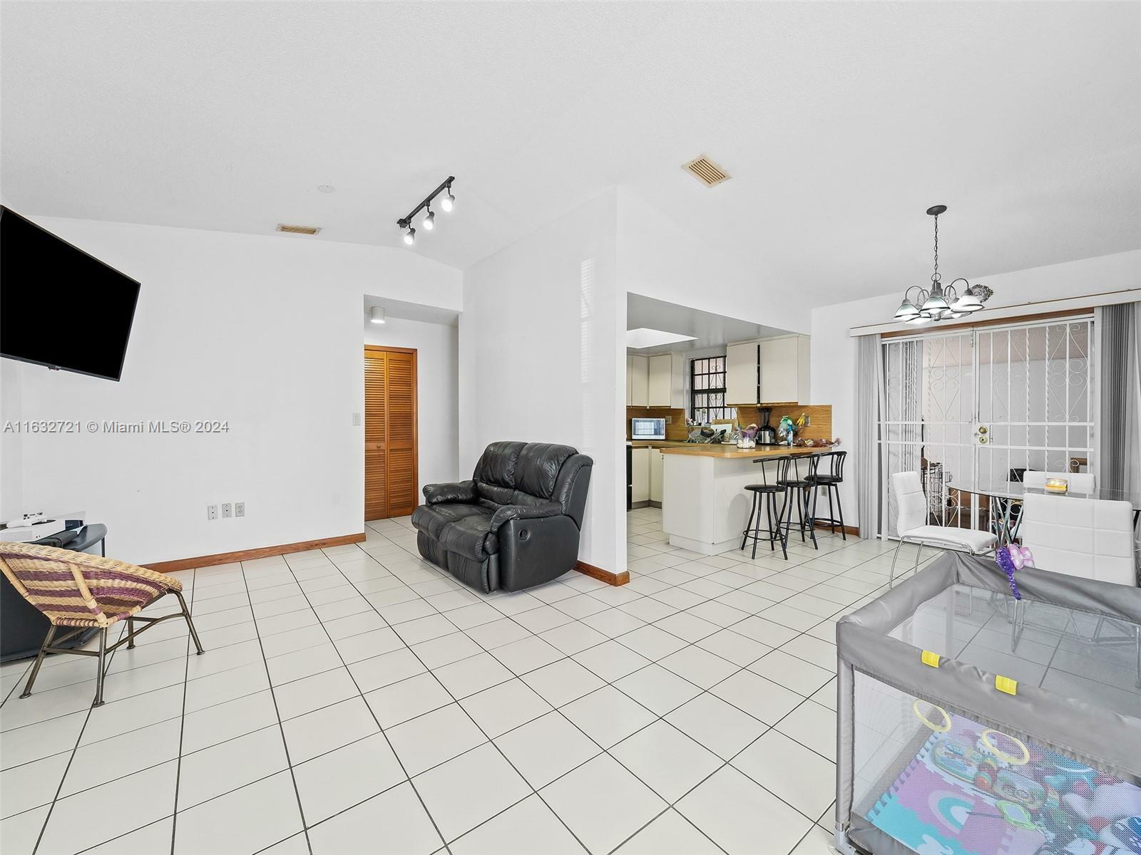 Property Photo:  1143 SW 138th Pl  FL 33184 