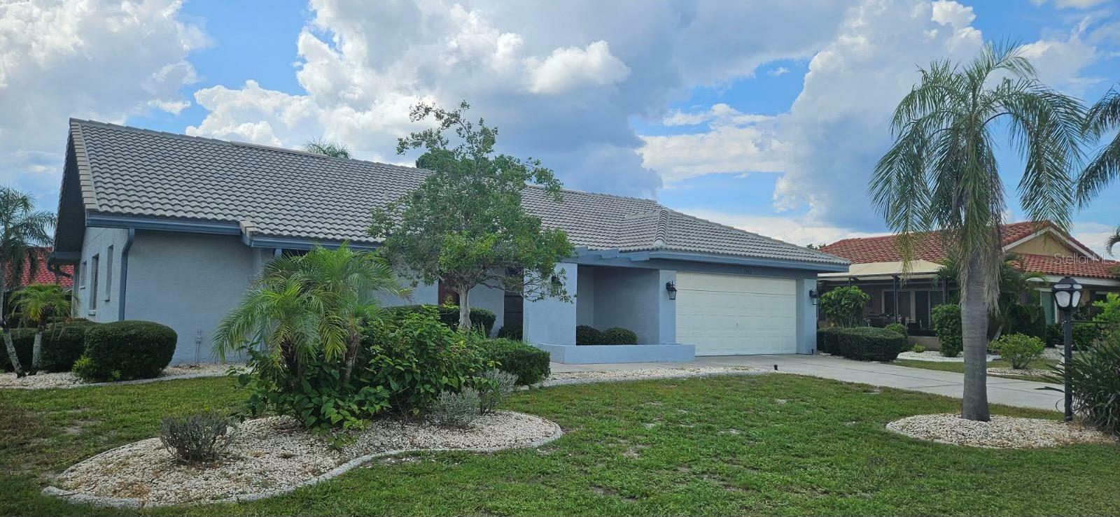 Property Photo:  1803 Wolf Laurel Drive  FL 33573 