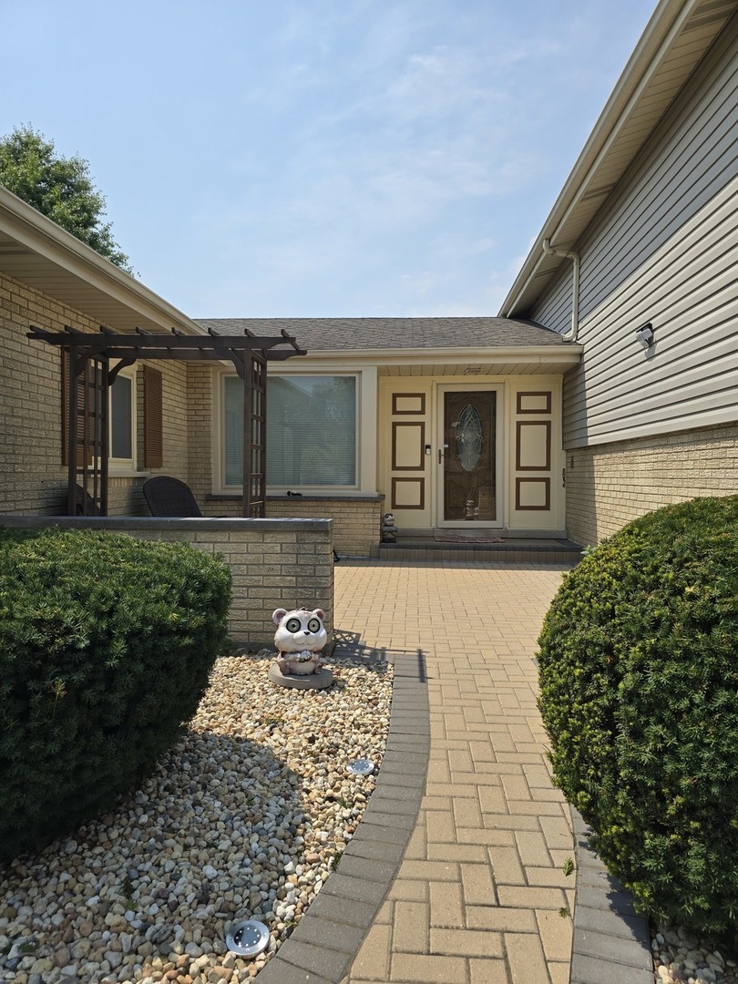 Property Photo:  820 Kings Point Drive W  IL 60101 