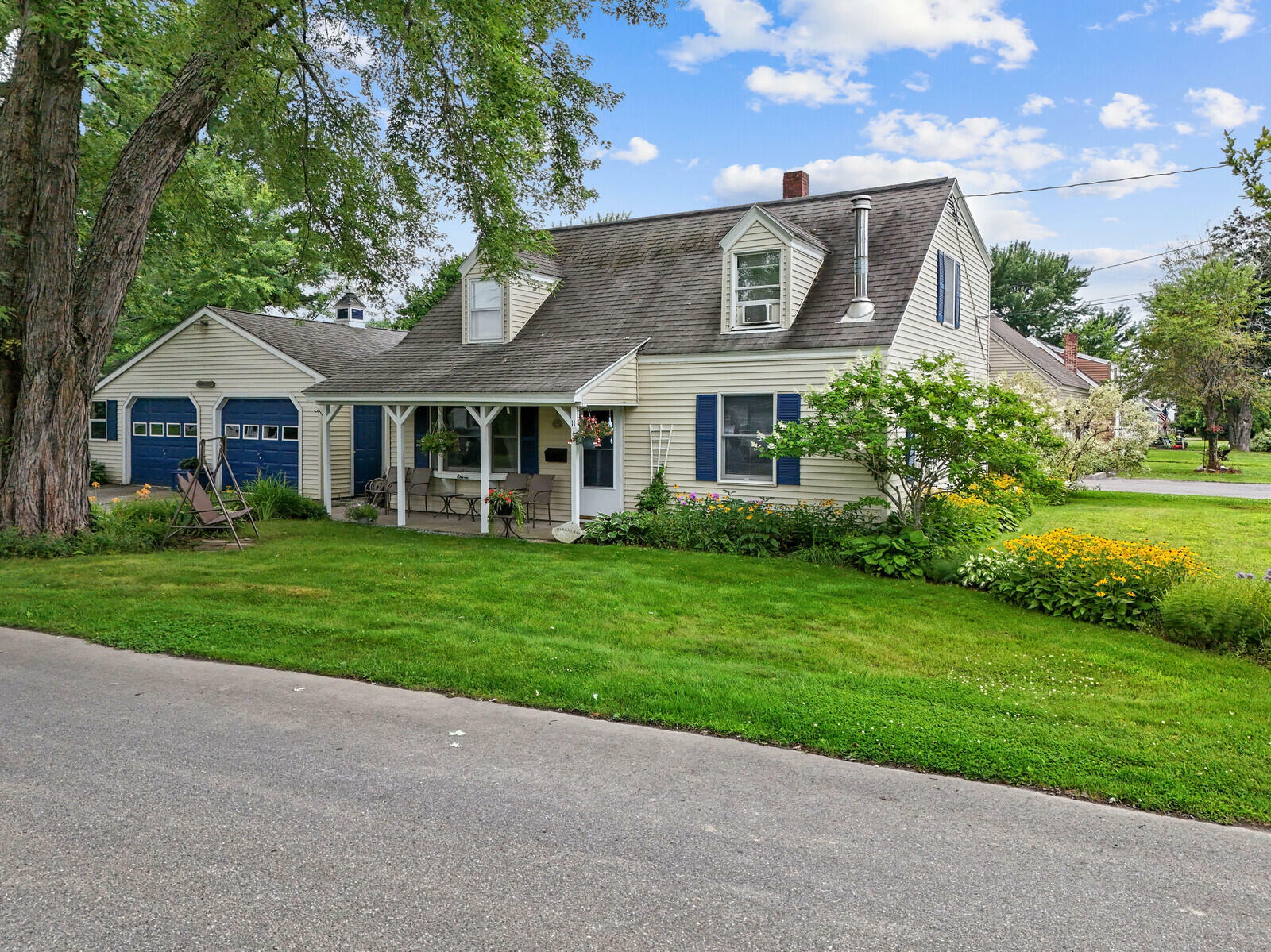 Property Photo: 11 Crosby Street ME 04937