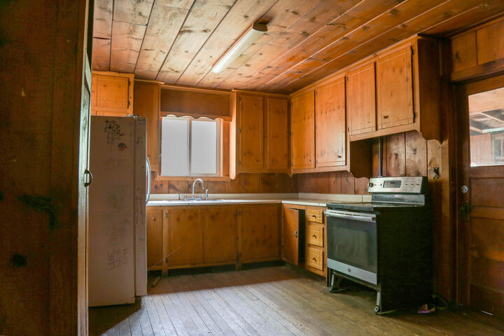 Property Photo: 5525 Caves Highway OR 97523