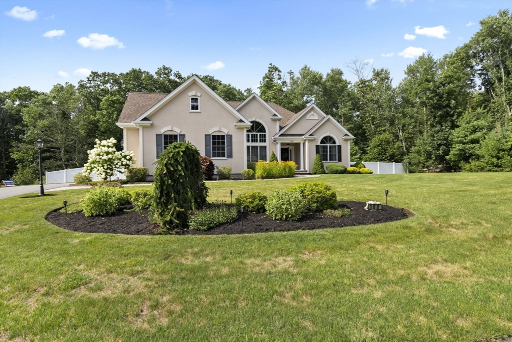 108 Queens Cir  Raynham MA 02767 photo